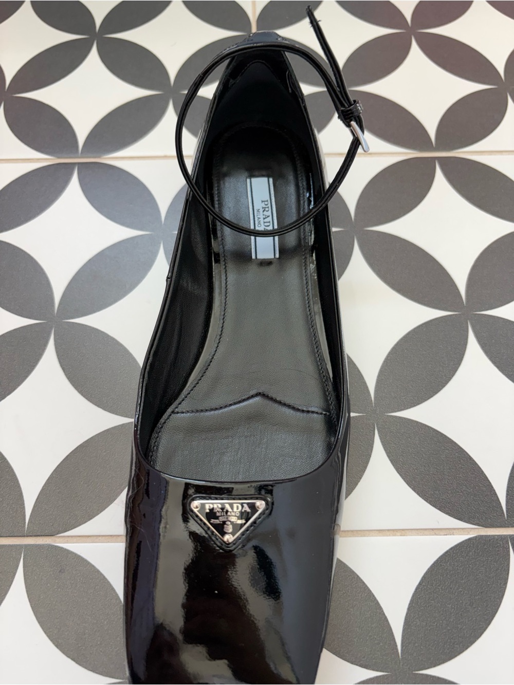 (USED) Prada Black Patent Leather Square-Toe Ankle-Strap flats with Logo - Picture 3 of 7